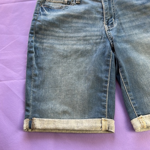 NWT Bermuda shorts 9 inch inseam. They hit right above the knee, medium shade. - Picture 4 of 9